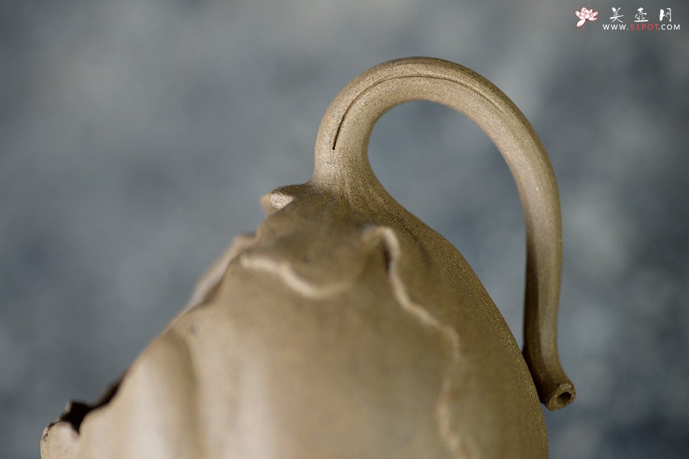 紫砂壶图片：学院派风格之全手荷叶公道+2个手工荷叶杯 肌理丰富 各有风味~ - 美壶网