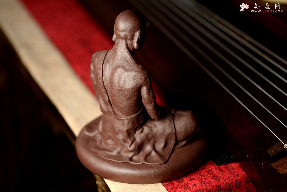 紫砂壶图片：造型古朴 神态细腻 做工精致  全手静坐罗汉 - 美壶网