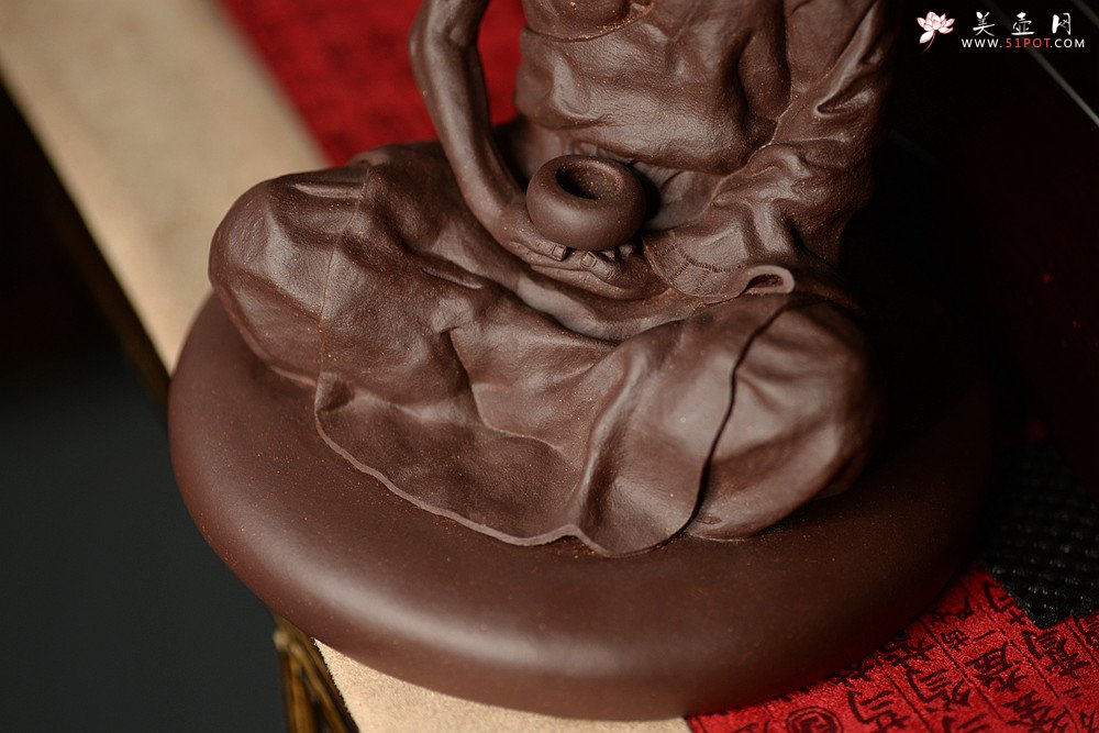 紫砂壶图片：造型古朴 神态细腻 做工精致  全手静坐罗汉 - 美壶网