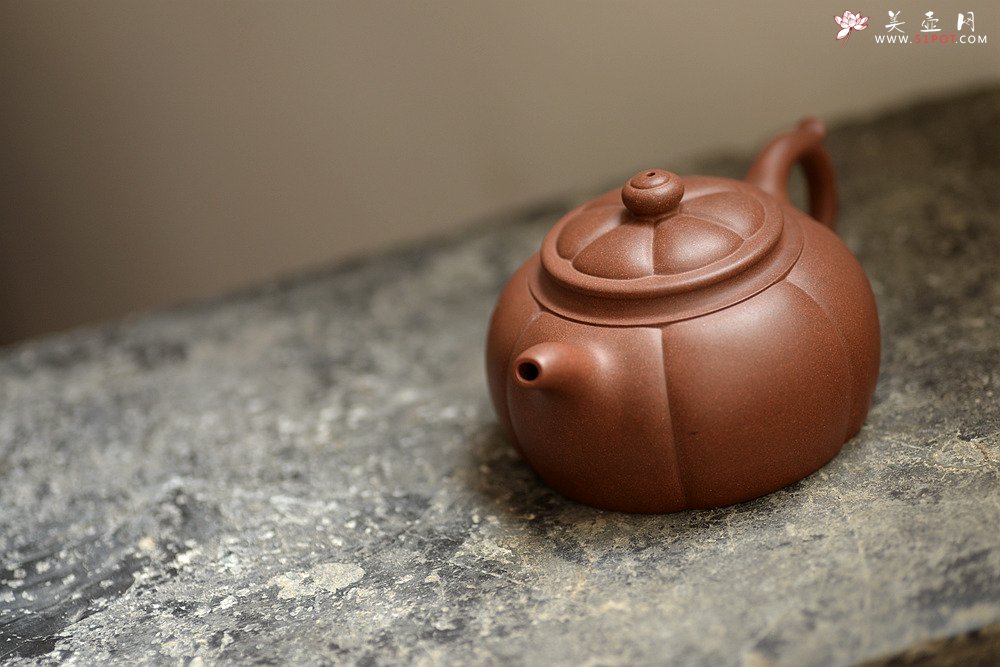 紫砂壶图片：徐亚春老师新作 身桶饱满 明针优秀~筋纹 六合 - 美壶网