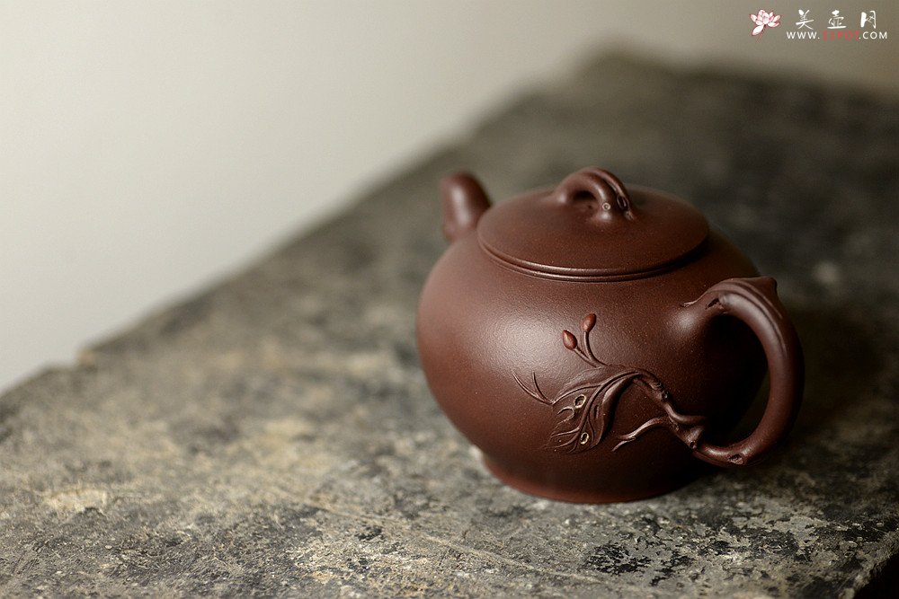 紫砂壶图片：高雪琴原创作品 韵味十足  全手花趣 敦厚可人 - 美壶网
