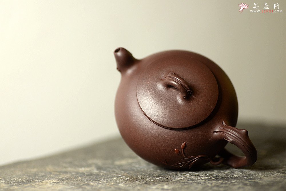 紫砂壶图片：高雪琴原创作品 韵味十足  全手花趣 敦厚可人 - 美壶网