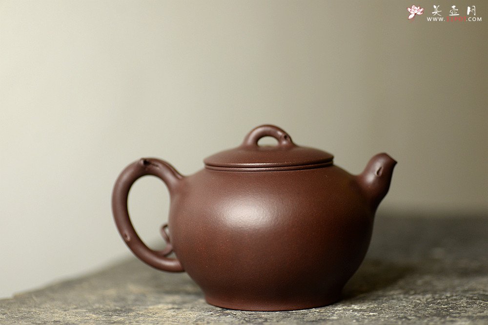 紫砂壶图片：高雪琴原创作品 韵味十足  全手花趣 敦厚可人 - 美壶网