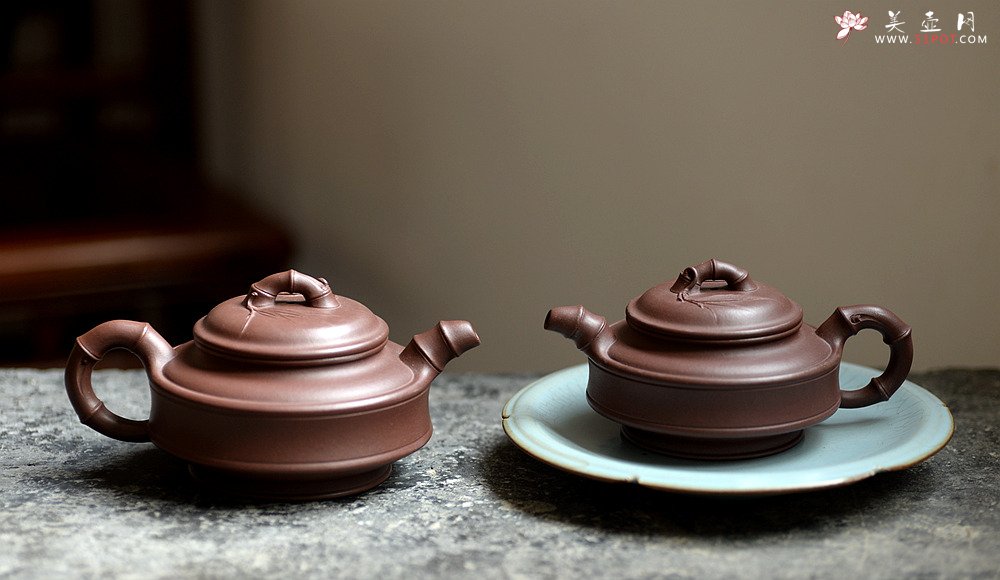 紫砂壶图片：造型端正 双线竹鼓一对 劲道竹叶 飘逸 - 美壶网