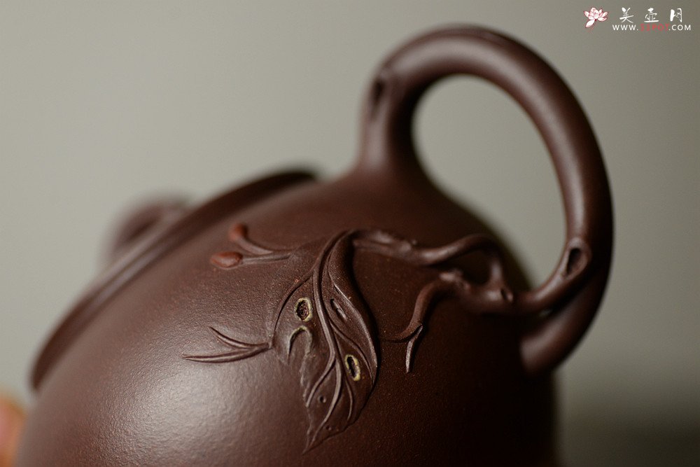紫砂壶图片：高雪琴原创作品 韵味十足  全手花趣 敦厚可人 - 美壶网