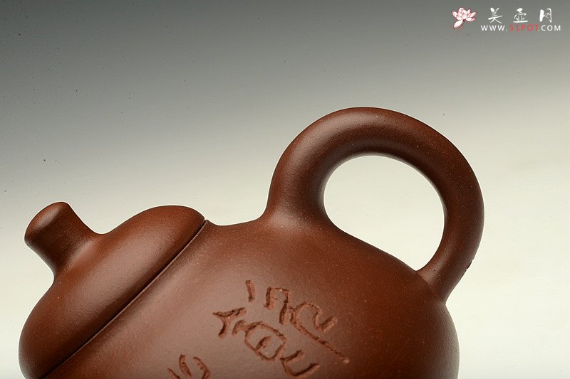 紫砂壶图片：何健作品 毛国强装饰 全手三足乳鼎 强强联合 值得珍藏~ - 美壶网