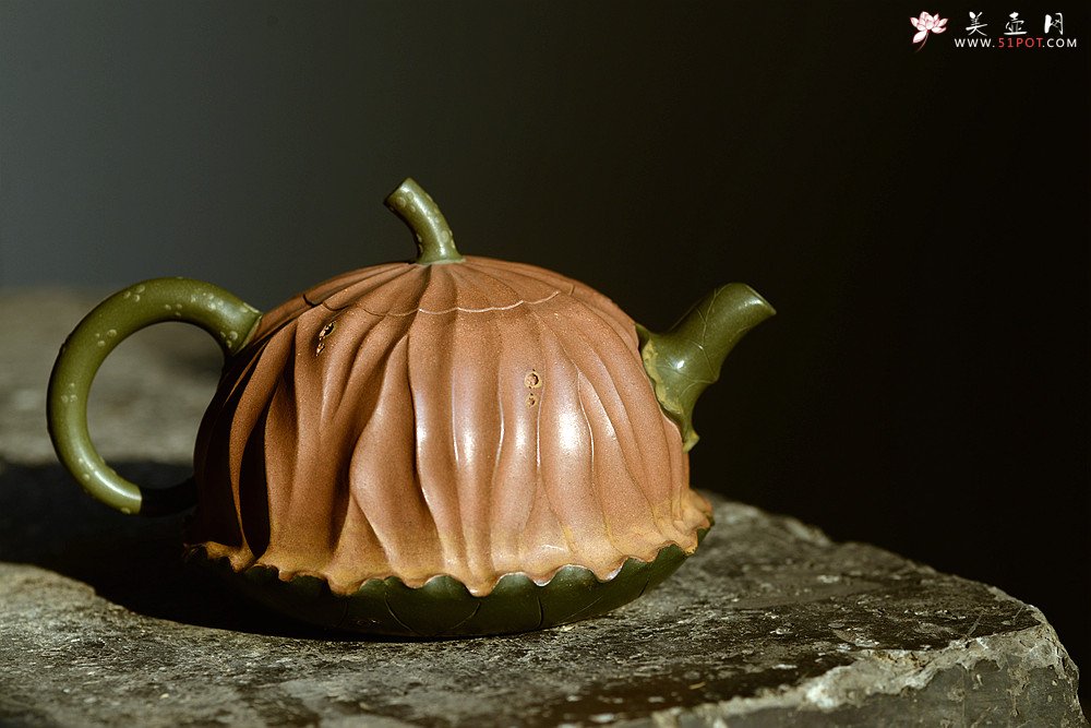 紫砂壶图片：文气十足 意境深远 秋日残荷 孙伟强张新亚合作 - 美壶网
