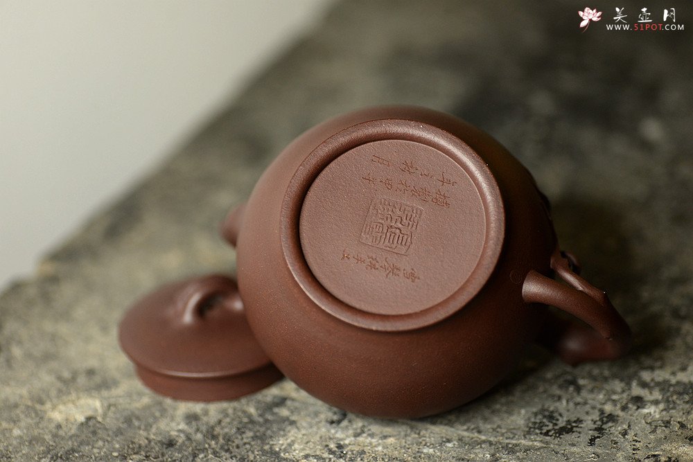 紫砂壶图片：高雪琴原创作品 韵味十足  全手花趣 敦厚可人 - 美壶网