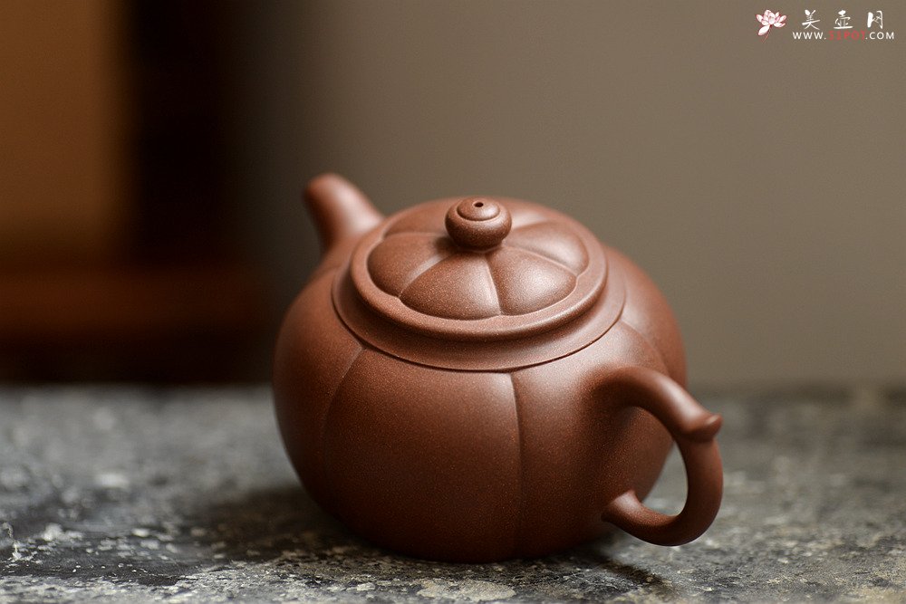 紫砂壶图片：徐亚春老师新作 身桶饱满 明针优秀~筋纹 六合 - 美壶网