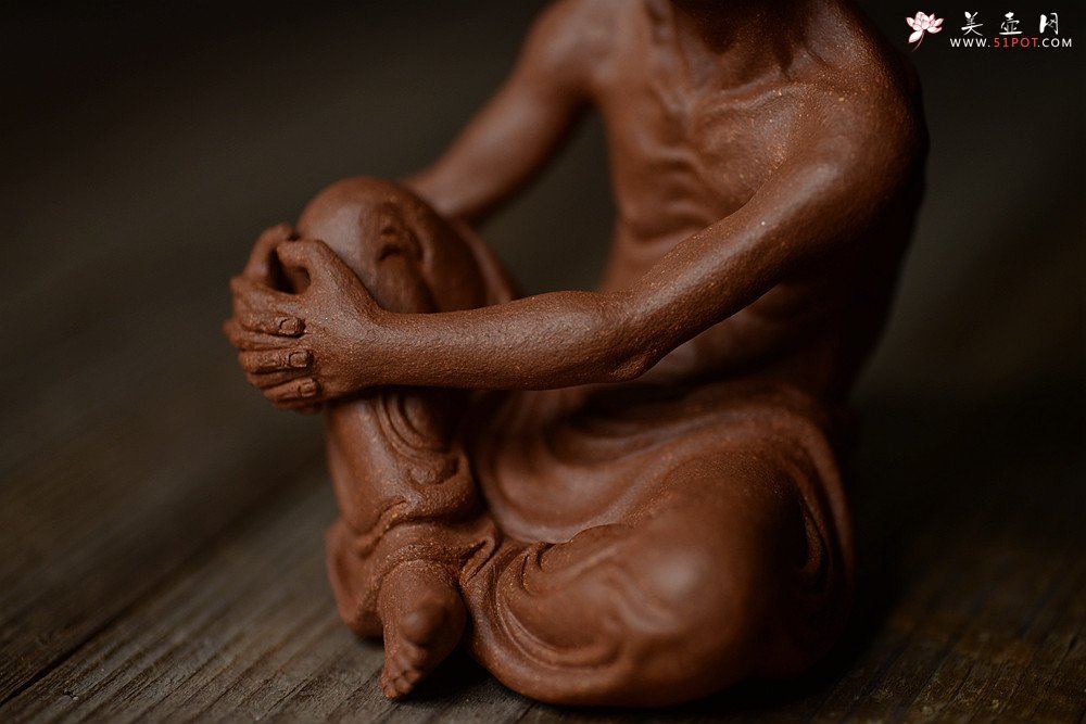 紫砂壶图片：全手雕塑 栩栩如生 精品养心罗汉 - 美壶网