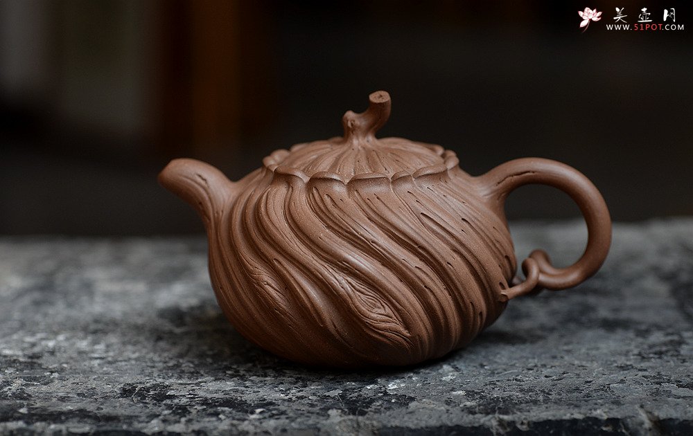 紫砂壶图片：流动的线条 沧桑古朴 岁月波纹~ 柏语 孙伟强张新亚作品 - 美壶网