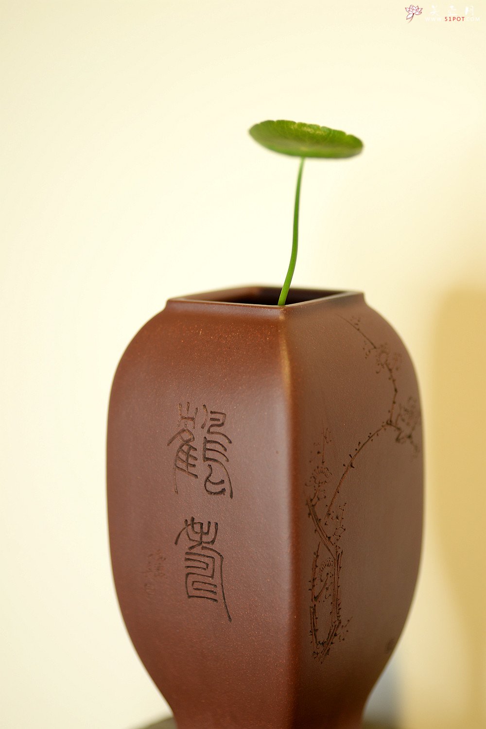 紫砂壶图片：张秋平制作 陆轶舟装饰 全手四方花樽 文气作品~ - 美壶网
