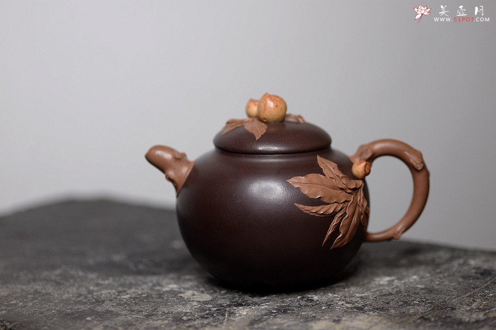 紫砂壶图片：原创作品 孙伟强张新亚合作 寿桃 饱满大气 贴叶精湛 - 美壶网