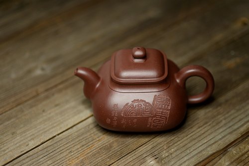 何卫枫紫砂壶 何卫枫全手作品  张听刚装饰 古朴敦厚~ 荆泉四方 原矿底槽清