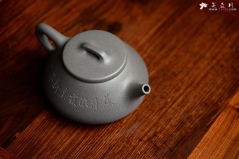 紫砂壶图片：周斌新作 知秋精炼刀法 蕉阴浓处烹新茶 全手大口石瓢 - 美壶网