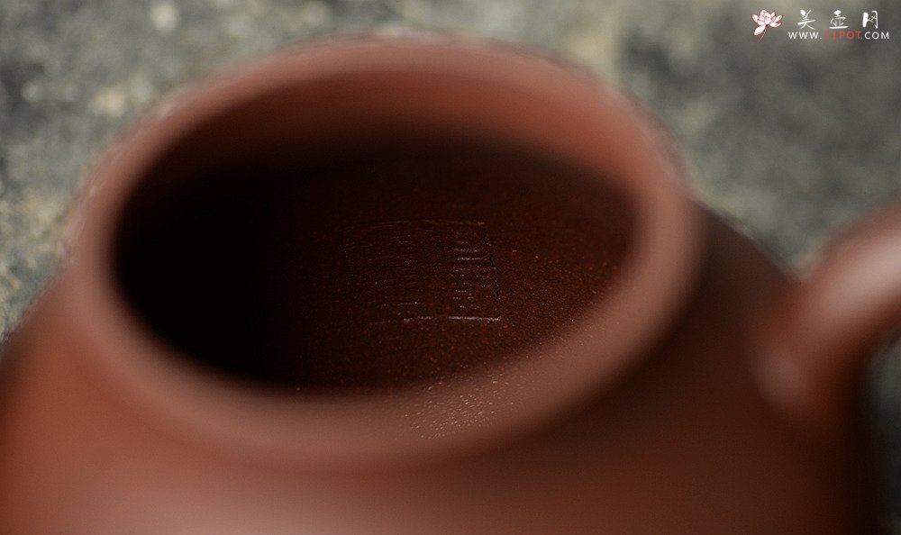 紫砂壶图片：文雅十足 李彦雄精心装饰 传统经典  全手老味思亭 - 美壶网