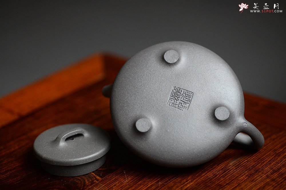 紫砂壶图片：周斌新作 知秋精炼刀法 蕉阴浓处烹新茶 全手大口石瓢 - 美壶网