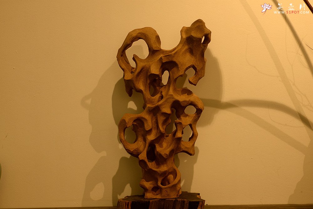 紫砂壶图片：紫砂太湖石文房雅玩~    全手文房假山  皱、瘦、漏、透 - 美壶网