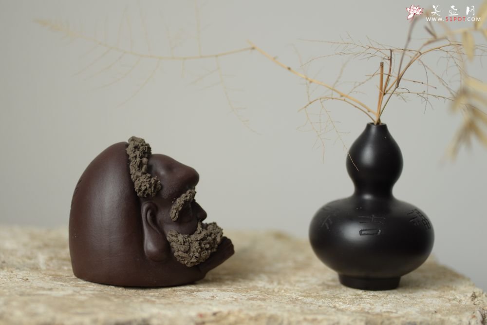 紫砂壶图片：原矿紫泥  神态生动  宁静悟禅 茶宠 - 美壶网