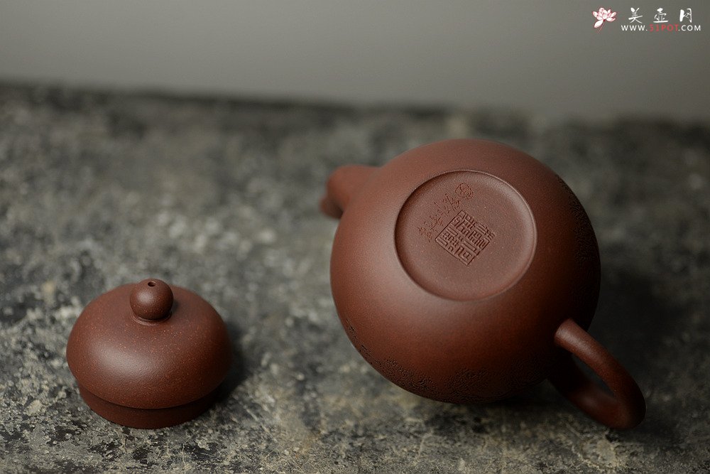 紫砂壶图片：文雅十足 李彦雄精心装饰 传统经典  全手老味思亭 - 美壶网