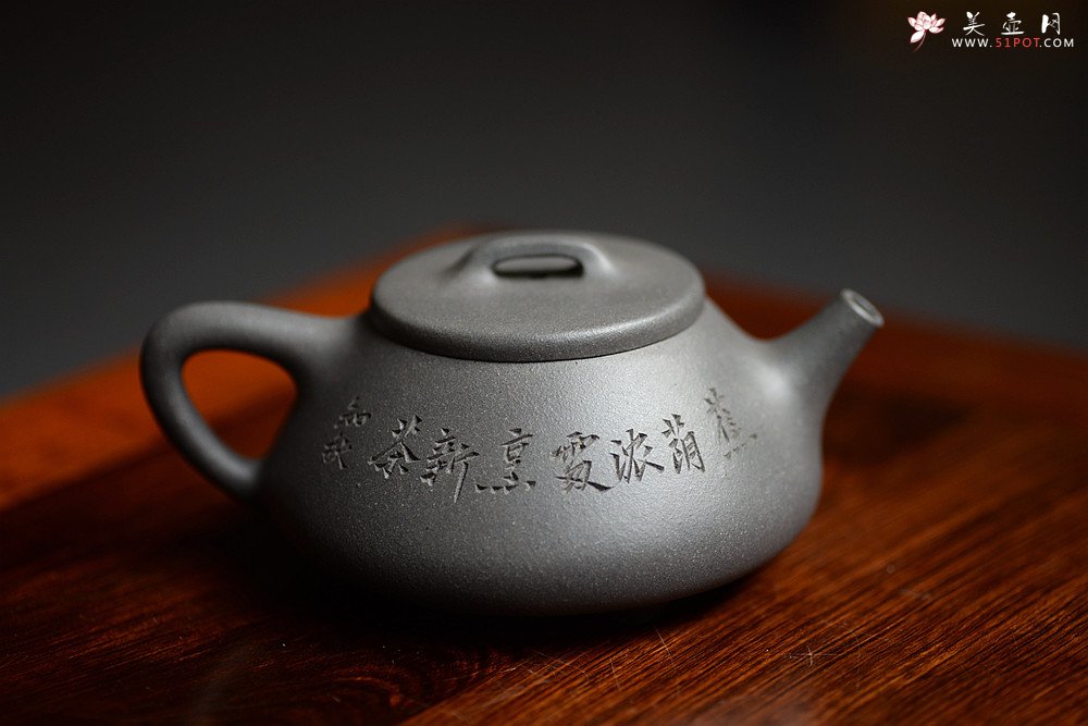 紫砂壶图片：周斌新作 知秋精炼刀法 蕉阴浓处烹新茶 全手大口石瓢 - 美壶网