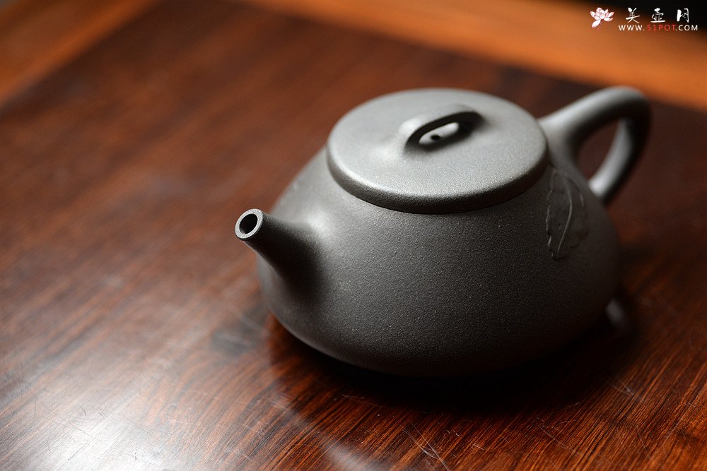 紫砂壶图片：周斌新作 知秋精炼刀法 蕉阴浓处烹新茶 全手大口石瓢 - 美壶网