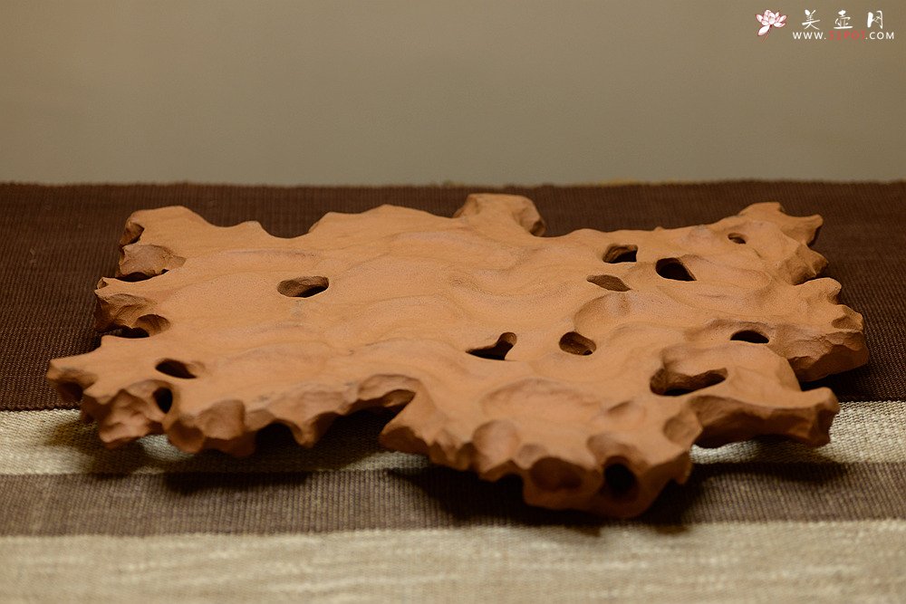 紫砂壶图片：学院派风格~非常好玩的作品~ 全手工太湖石干泡台 - 美壶网