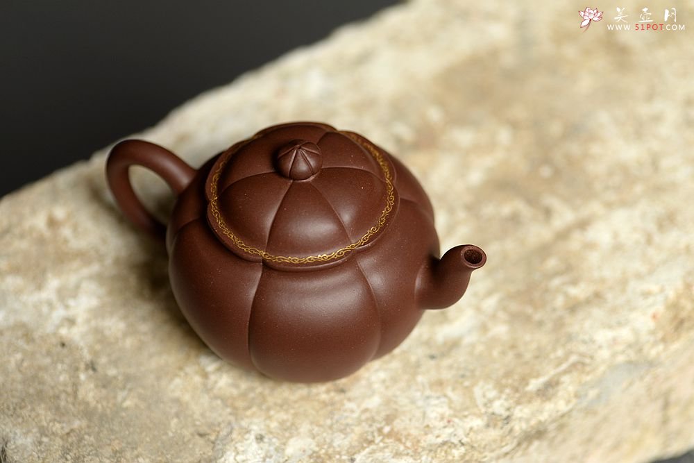 紫砂壶图片：酒虎新作 饱满敦厚 肌理丰润~  全手圆满 - 美壶网