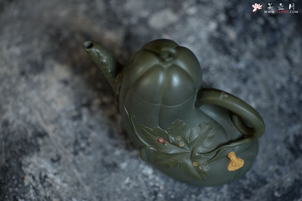 紫砂壶图片：田园之乐~写生造型 涌动的气韵 丝瓜 孙伟强张新亚合作原创作品 - 美壶网