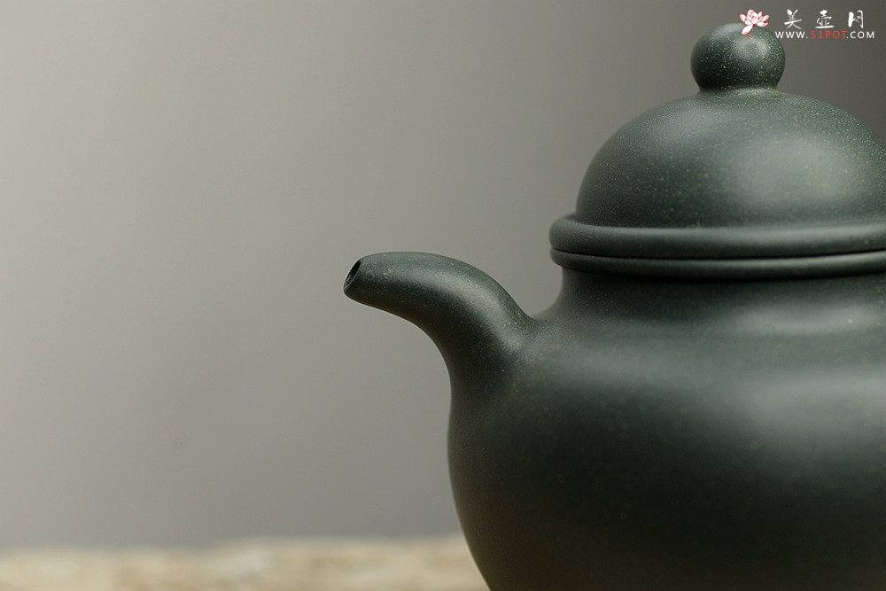 紫砂壶图片：深得其味 民国绿泥 全手寿珍掇球 霸气 经典再现 - 美壶网