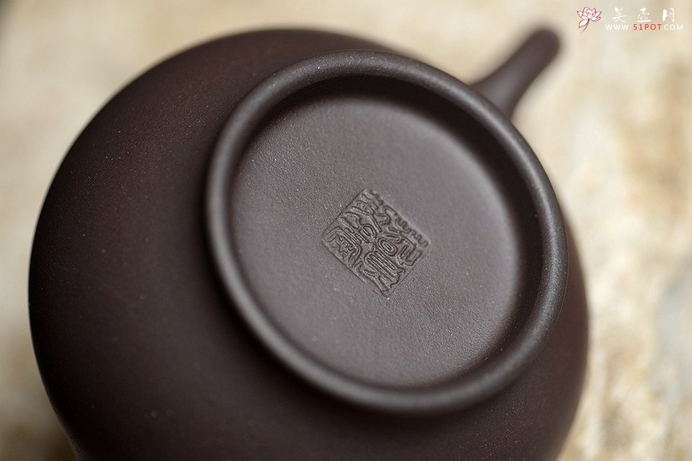 紫砂壶图片：邵春良甲午年全手新作 厚重大气 古朴典雅 大亨掇只 光素经典传奇 - 美壶网