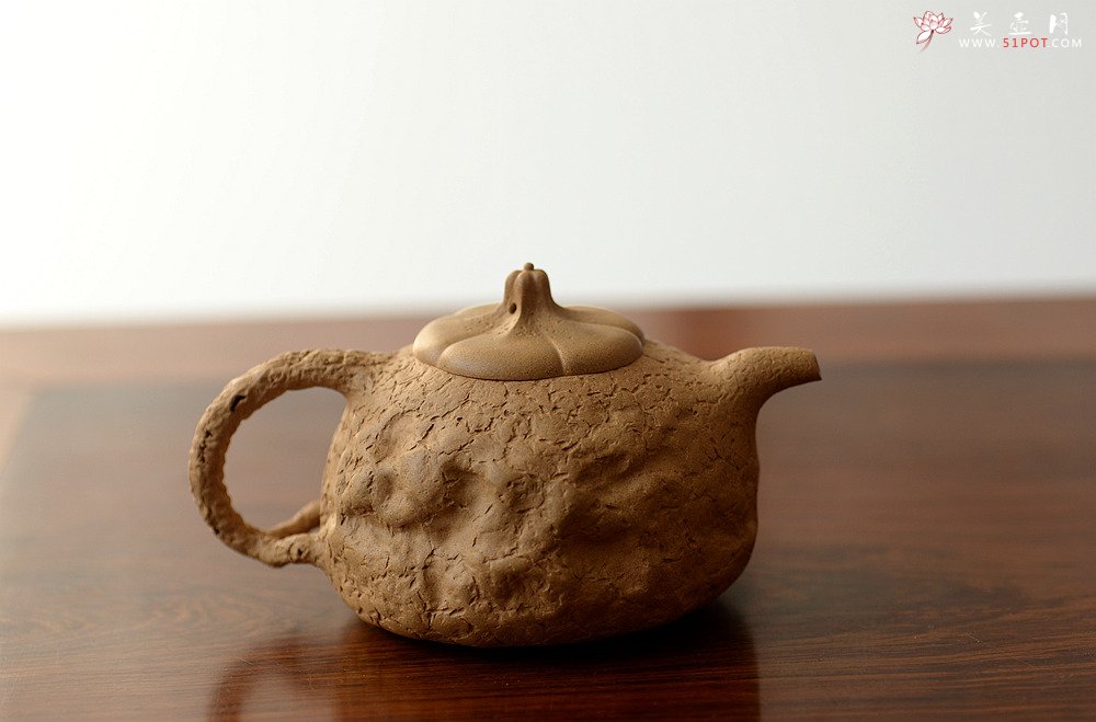 紫砂壶图片：全手薄胎灵芝瓜纽龚春 古朴之味 自然生动 - 美壶网