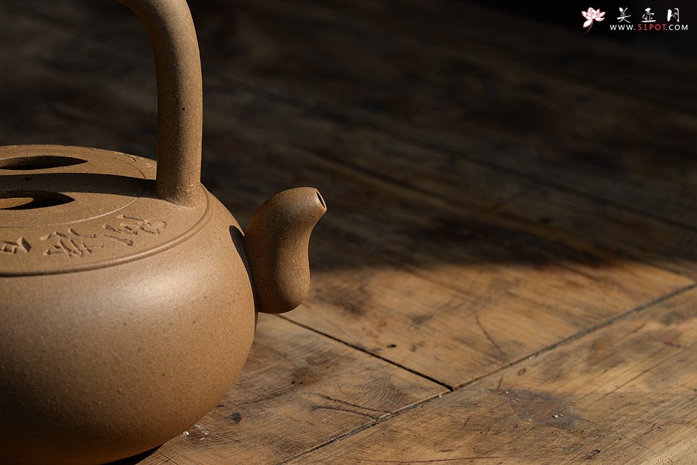 紫砂壶图片：摹古清味~ 鸿渝山房精品 煮水品茗~ 全手光明提梁 - 美壶网