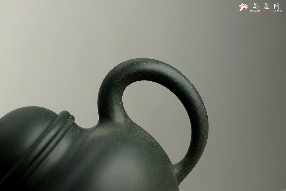 紫砂壶图片：深得其味 民国绿泥 全手寿珍掇球 霸气 经典再现 - 美壶网