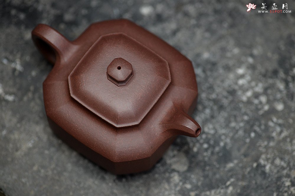 紫砂壶图片：顾文君新品 传统经典 线条挺拔 全手八方侧角 - 美壶网