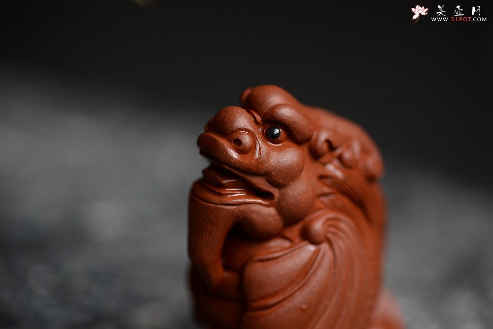 紫砂壶图片：精致茶宠飞龙在天 神态逼真  - 美壶网