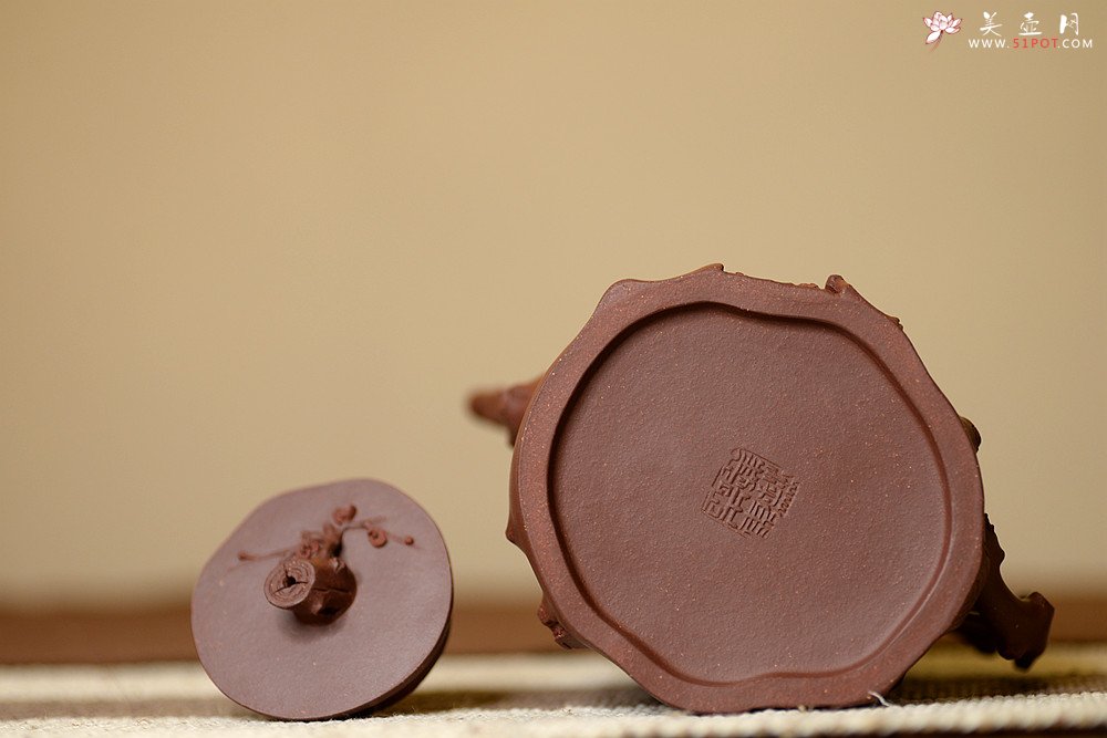 紫砂壶图片：单志萍年终全手力作 古意昂然 立体梅花 寒梅套壶 - 美壶网