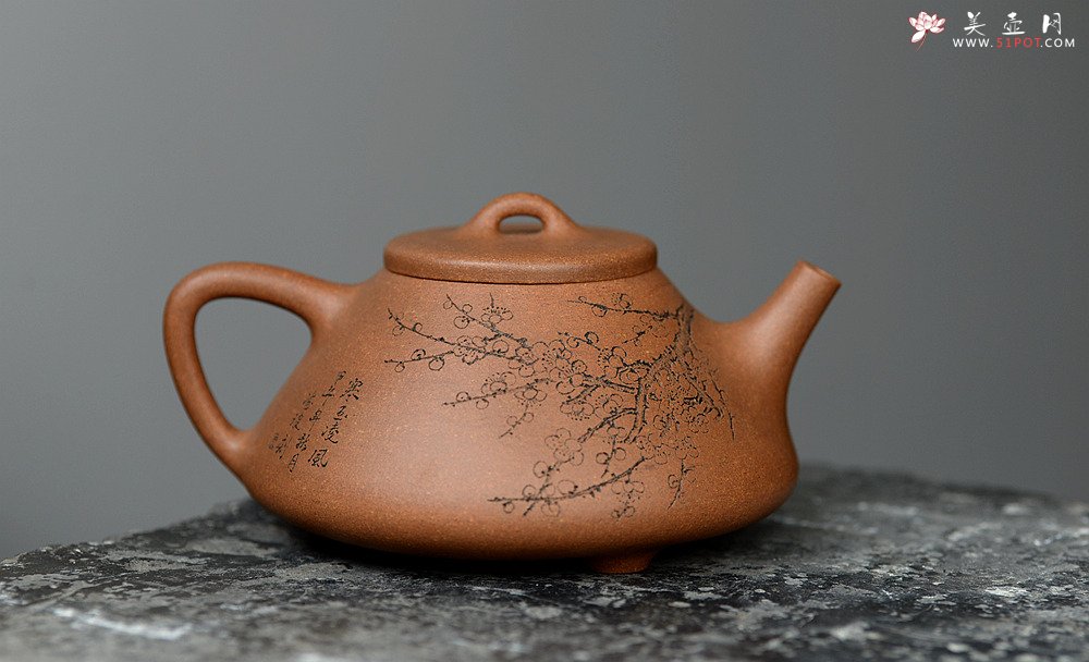 紫砂壶图片：何卫枫 优质段泥全手子冶石瓢 袁德波装饰通景山水 文气十足 - 美壶网