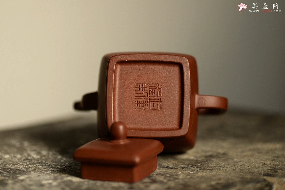 紫砂壶图片：何卫枫全手新作 秀气大方 静雅耐品~ 四方华亭 高工陈宏林装饰 - 美壶网