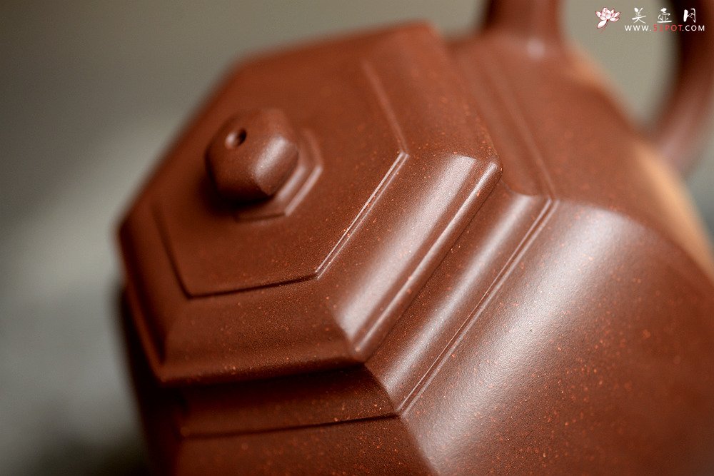 紫砂壶图片：何卫枫全手新作 线条流畅 秀气大方 耐品~ 六方华灯 - 美壶网