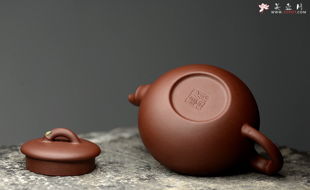 紫砂壶图片：曲峰乙末年经典器形 端庄秀气 春竹壶 耐品 - 美壶网