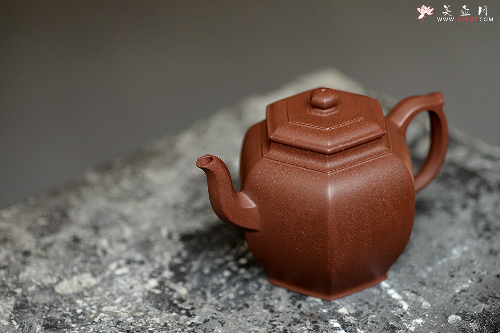 紫砂壶图片：何卫枫全手新作 线条流畅 秀气大方 耐品~ 六方华灯 - 美壶网