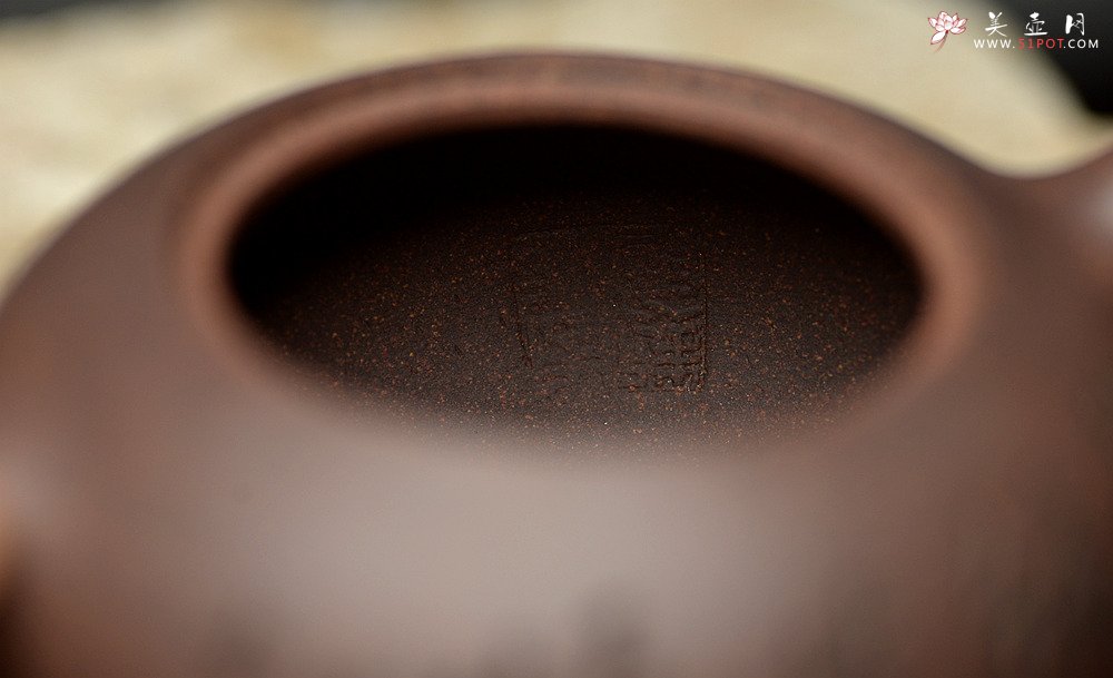 紫砂壶图片：张听刚装饰  周斌全手力作 原矿鱼子砂 全手吉瓜 - 美壶网