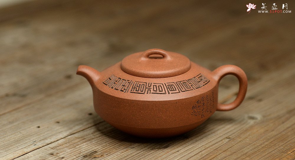 紫砂壶图片：陆轶舟新作 曼生遗韵 刻绘别具一格 扁石 优质段泥 传统器形 - 美壶网