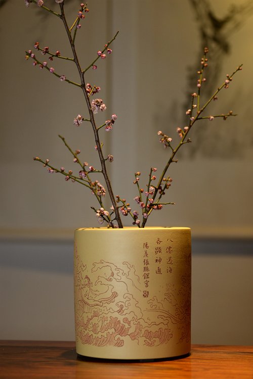 张听钢紫砂壶 八仙过海 各显神通 张听刚笔筒 刀法精到细腻  