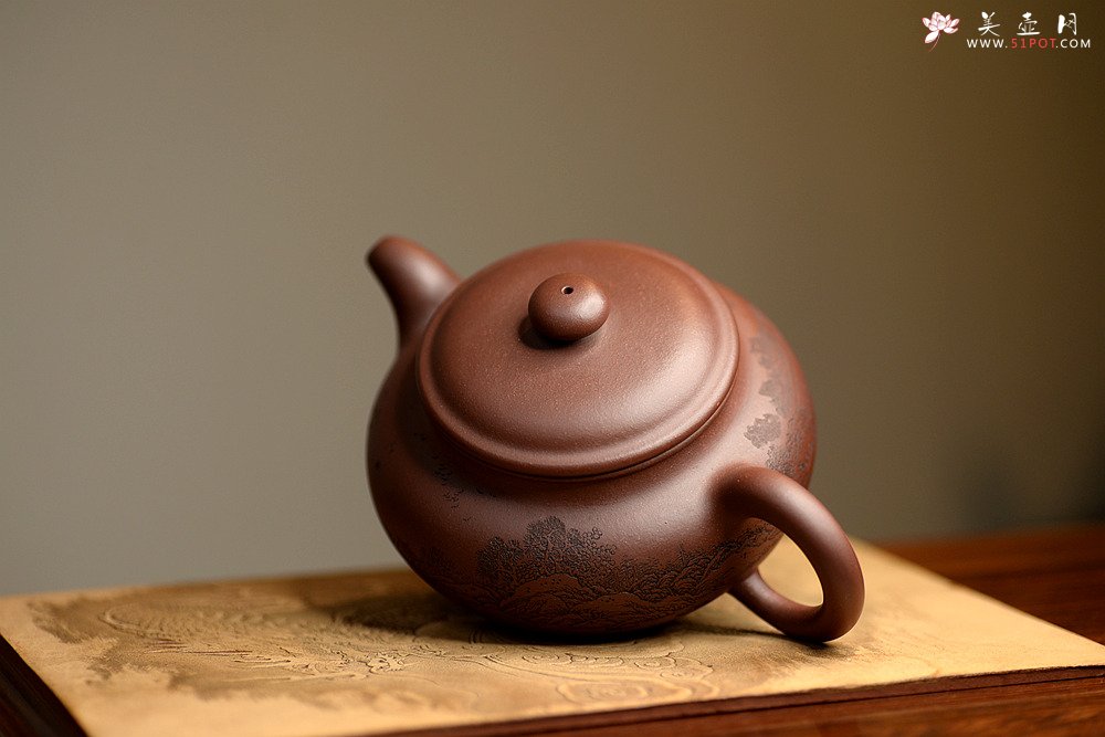 紫砂壶图片：稳重大气  大仿古 通转山水 - 美壶网