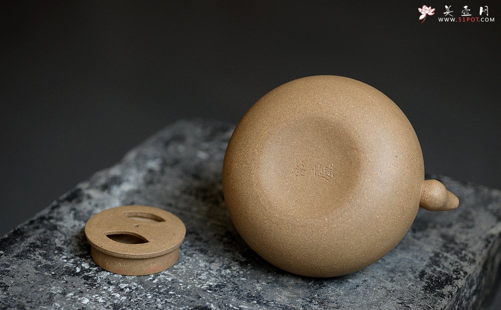 紫砂壶图片：摹古清味~ 鸿渝山房精品 煮水品茗~ 全手光明提梁 - 美壶网