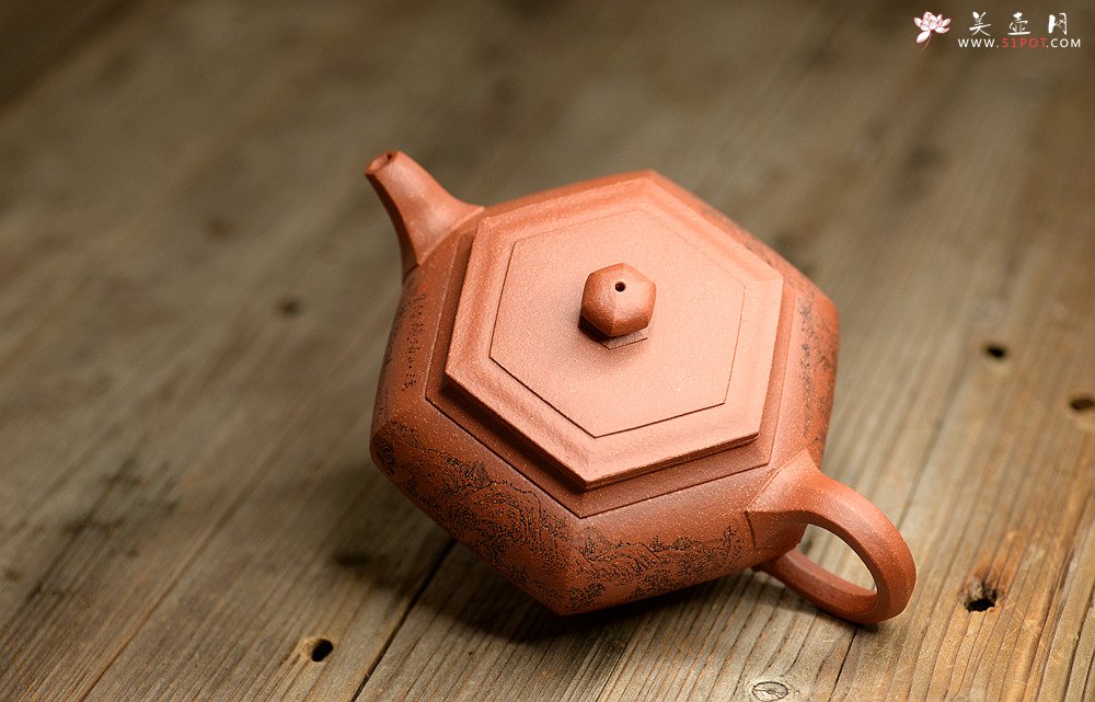 紫砂壶图片：朱牧清大品 通景山水之大彬六方 线条流畅  棱角分明 - 美壶网