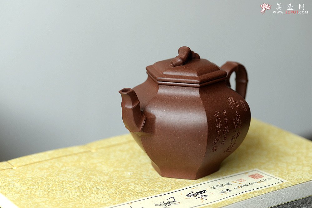 紫砂壶图片：何卫枫原创作品 全手六方雅竹 精美俊秀 强强联合陈宏林装饰 - 美壶网