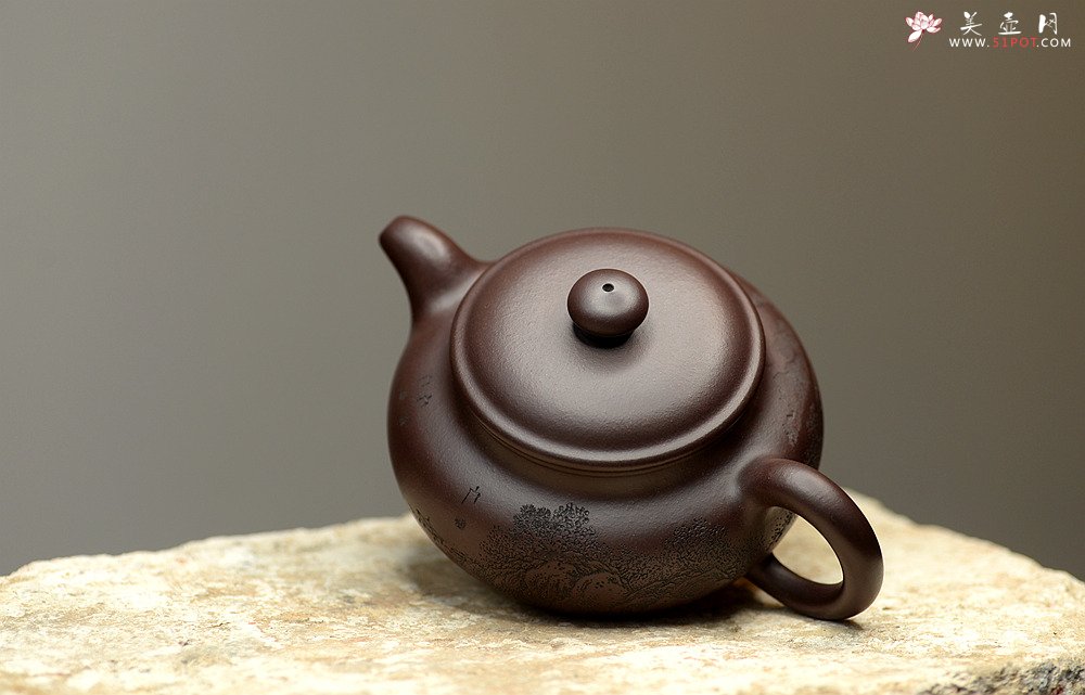 紫砂壶图片：稳重大气 大仿古 通转山水 原矿老紫泥 - 美壶网